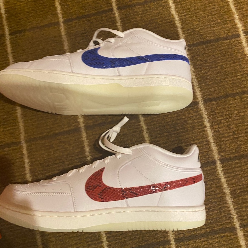 Nike sky force red vs blue